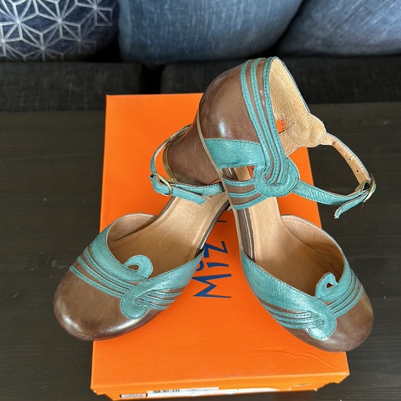 Miz Mooz Eloy heels, size 6. Brown/ teal front buckle strap. - Picture 3 of 9